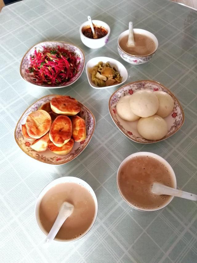 饭菜|晚餐这样吃,蔬菜粗粮多,味道好,网友说你家的饭菜很值得学习