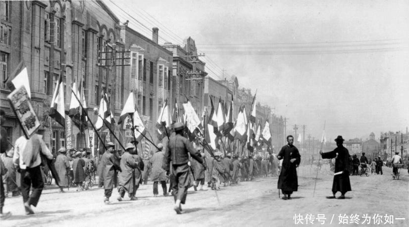 有钱人|张学良统治下的大连老照片,收录了当时有钱人出殡影像!