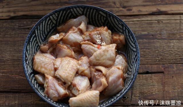 发愁|天热吃啥不发愁,厨房小白也能做好的焖饭,食材百搭,米粒分明