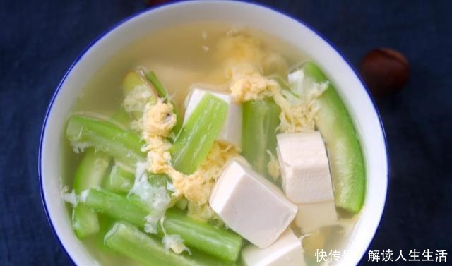 爽口|秋天，吃肉不如喝汤，这三样素菜搭配，简单一煮，比吃肉还爽口