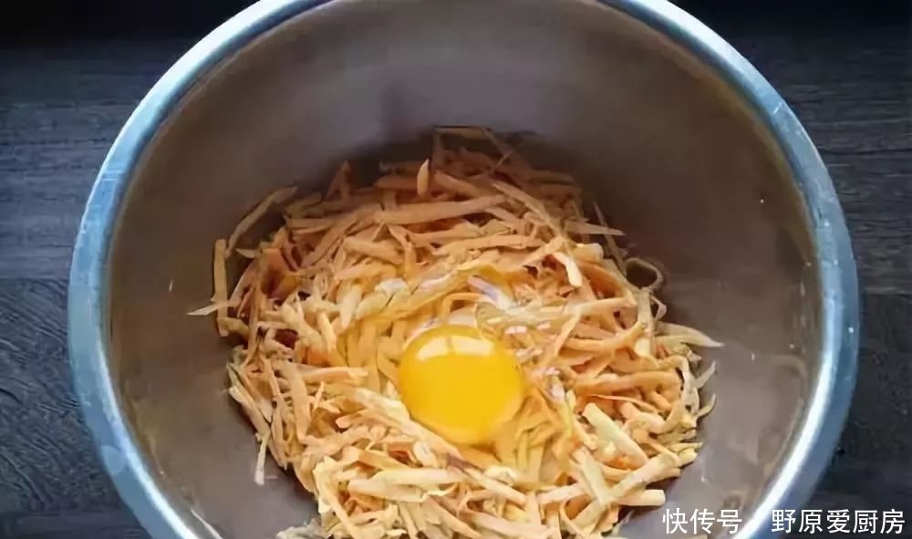 搞定|红薯一根,鸡蛋一个,不用和面,几步搞定早餐!