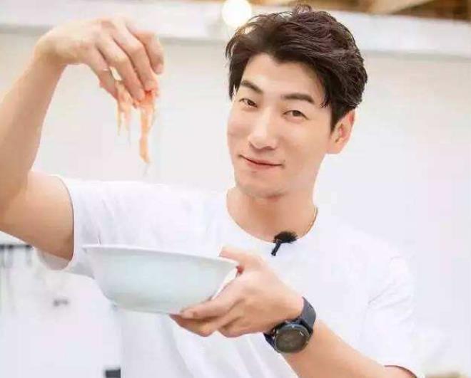 打卡|网友打卡《中餐厅》,60元点一份“荷塘月色”,端上来后:不吃了