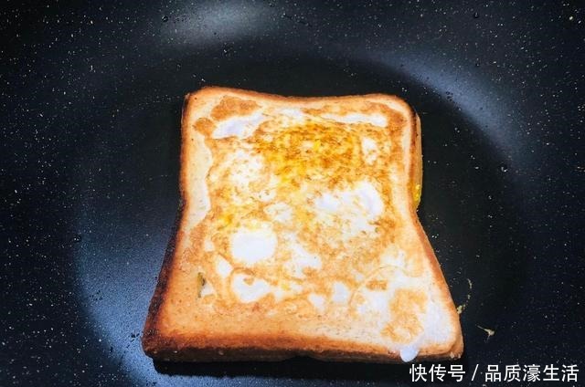 芝士碎|早餐不知道吃什么好试试吐司面包的2种花式吃法,简单还好吃