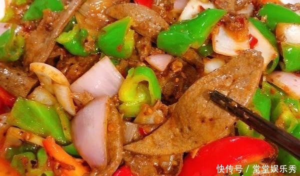 放到菜板上|炒猪肝时,焯水就“废”了,加点它,鲜嫩顺滑、无腥味