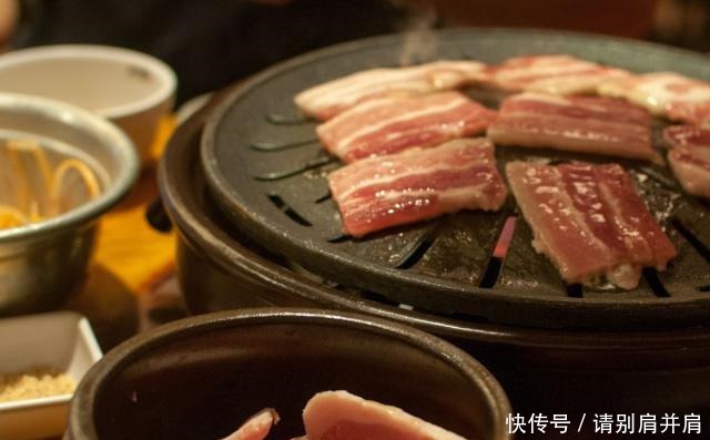 会端|吃自助烤肉,明明没拿萝卜,为啥服务员会端来一盘不懂可别乱吃