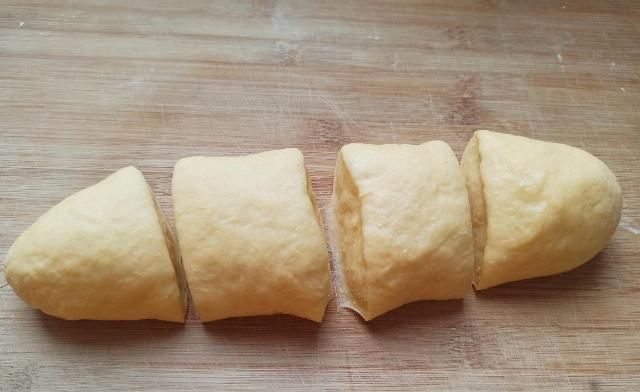 蓬松|教你做独家懒人面包,1碗面粉3个鸡蛋,不用烤箱,蓬松柔软又香甜