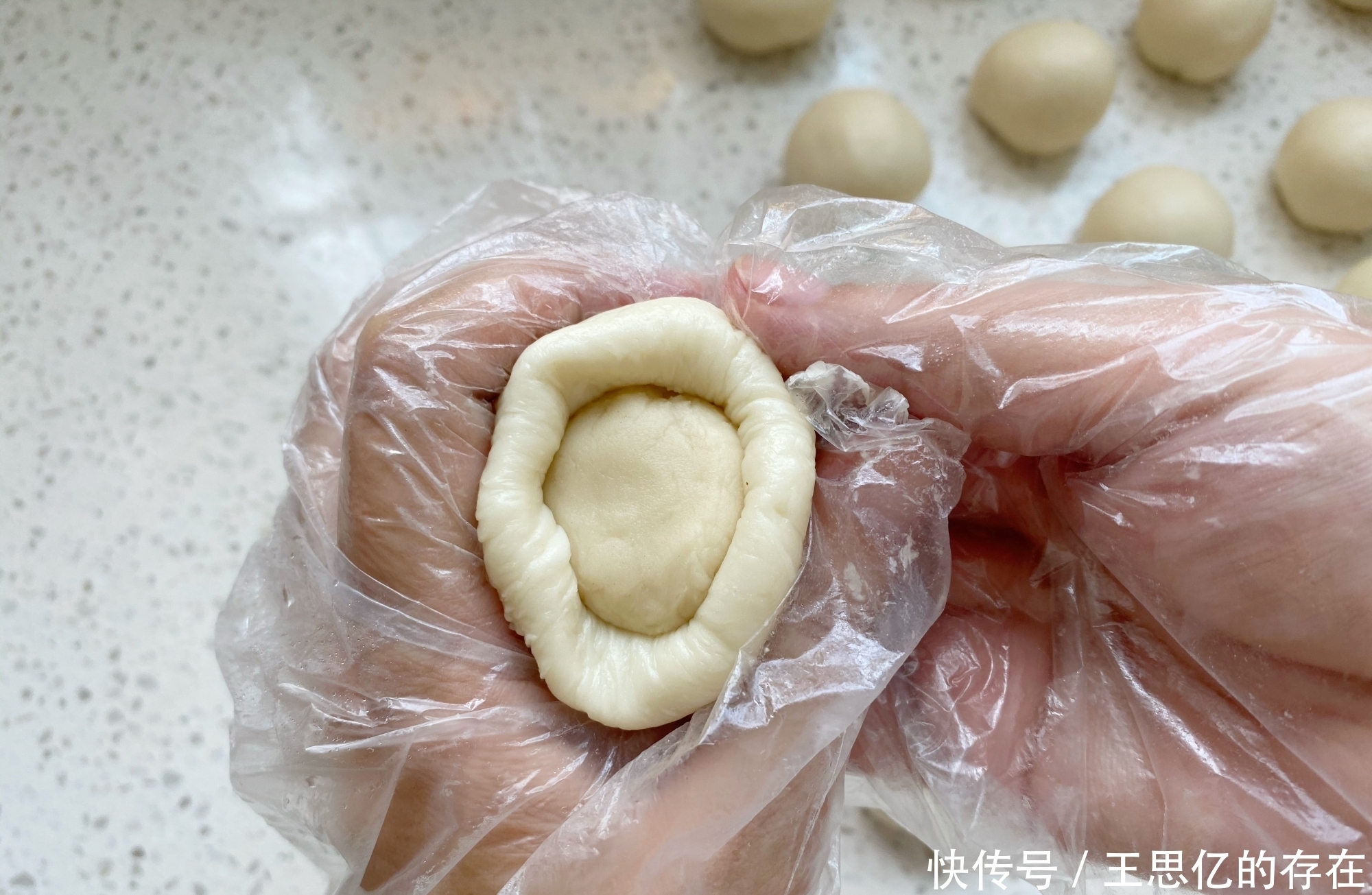 制作|想吃红豆饼别再买了,在家用面粉就能做,咬一口层次分明香酥美味