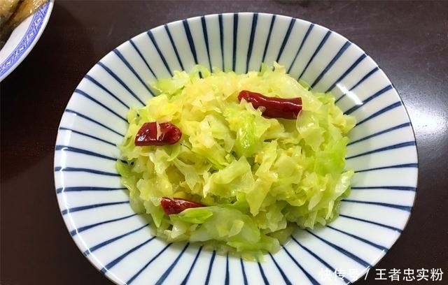  一荤一素|宅家不出门，2个人的午餐吃点啥？一荤一素两个菜，简单美味