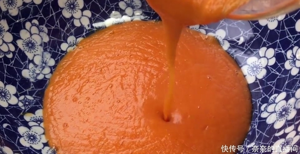  柔软|教你用南瓜做美食，出锅香甜柔软，面包筋道，非常好吃