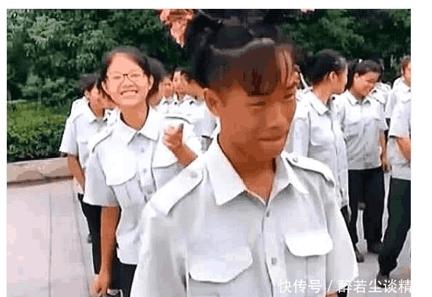 捧腹大笑|军训中的各种笑点,让人捧腹大笑,卤蛋头get到我的笑点了