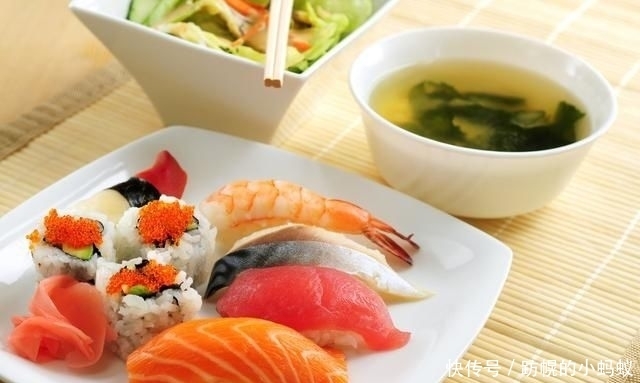 寿司|美食俱乐部:学学草莓焦糖布丁和彩色寿司怎么做吧