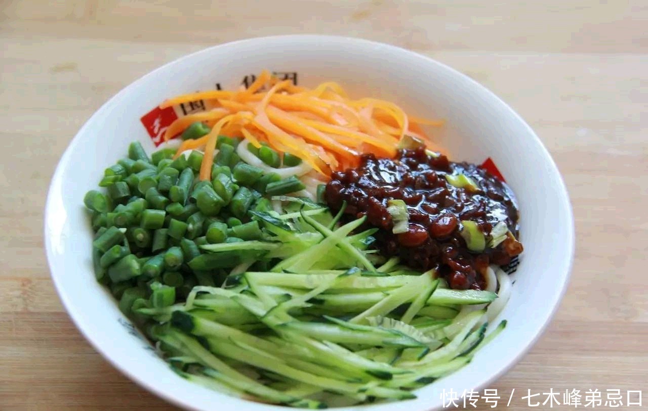 细节性的东|做炸酱面,先别急着炒酱,老面馆大厨:顺序不对,炸酱面不会好吃