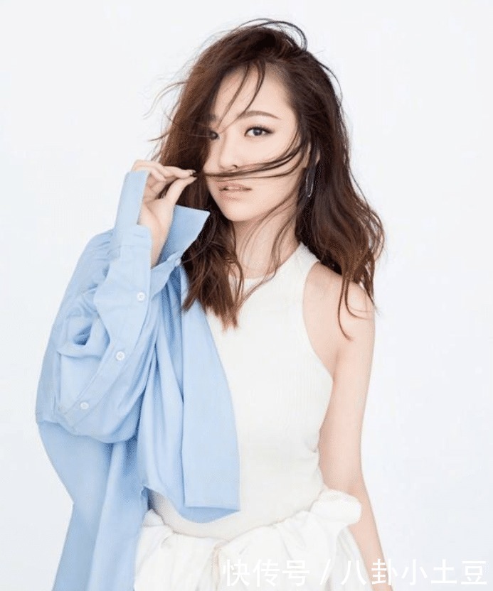 方言rap|可怜的张靓颖,被新说唱选手喷成“筛子”,和当年邓紫棋如出一辙