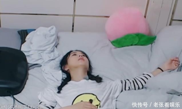 生闷气|赵丽颖生闷气躺床上不吃饭,大家都在看她床上一物品,结过婚都懂