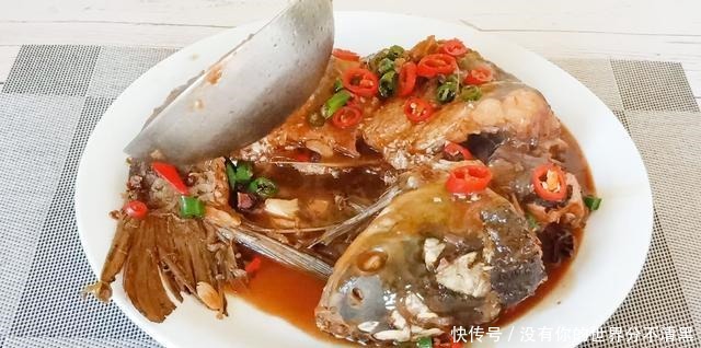 做法|炖鱼时，别直接下锅，40年大厨教你正确做法，鱼肉鲜香又劲道