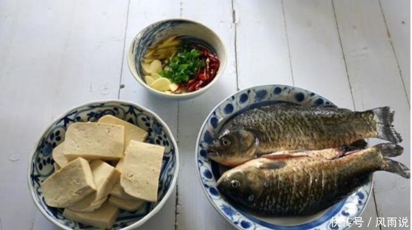 炖锅|鲫鱼炖锅汤汁鲜美,宵夜的首选,赶紧学起来吧