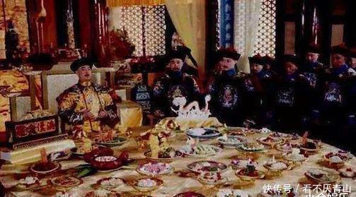 龙袍|皇帝龙袍禁止水洗,臭了怎么办?贫穷限制了想象力,说了你都不信