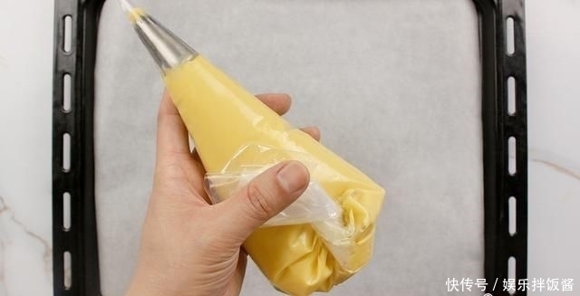  自制|自制甜点香草味泡芙，按步制作比蛋糕简单，零失误操作轻松完成