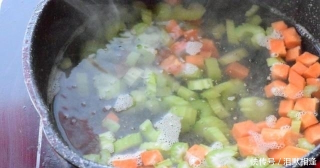  芹菜跟胡萝|睡前泡上，早上煮煮拌拌，清爽的佐粥小菜就有了，倍儿好吃