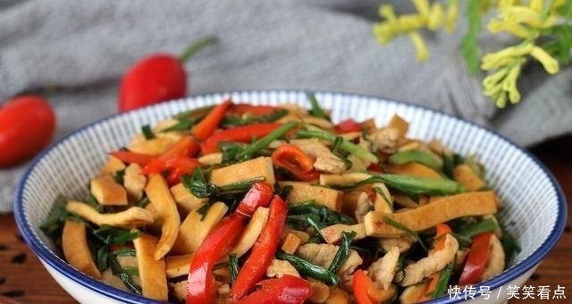  季节|农村里不要钱的野葱，城里人抢着买，下饭香喷喷，错过季节就没了