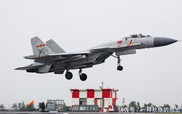 亮相|“飞鲨”新装,最新版歼-15亮相