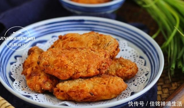 小女孩|跟七岁小女孩学炸鸡翅,注意裹粉步骤,鸡翅表面能起鳞