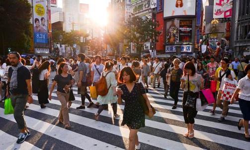 安倍|短短1年日本少了50万人,安倍也无能为力,专家:这只是个开始