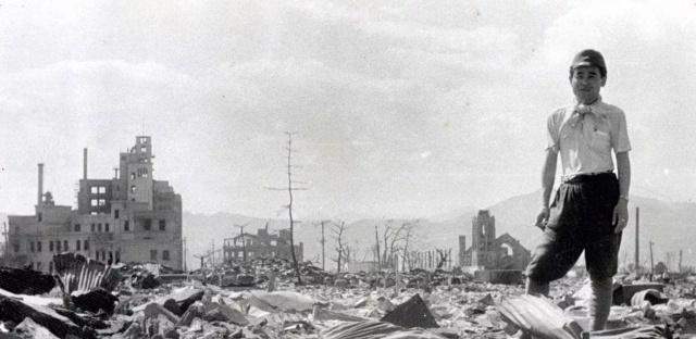 国家|原子弹轰炸后最心酸的一幕一个日本男孩背着死去的弟弟去火葬场