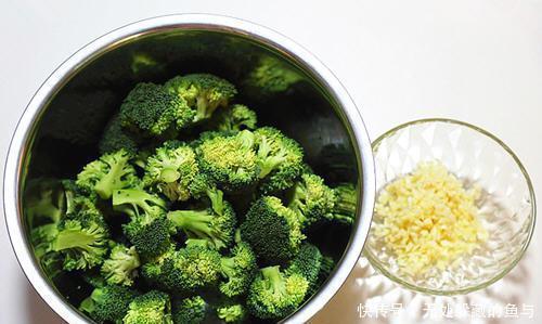 玉米|蒜蓉西兰花,小菜凉拌芦笋,莲藕玉米炖排骨