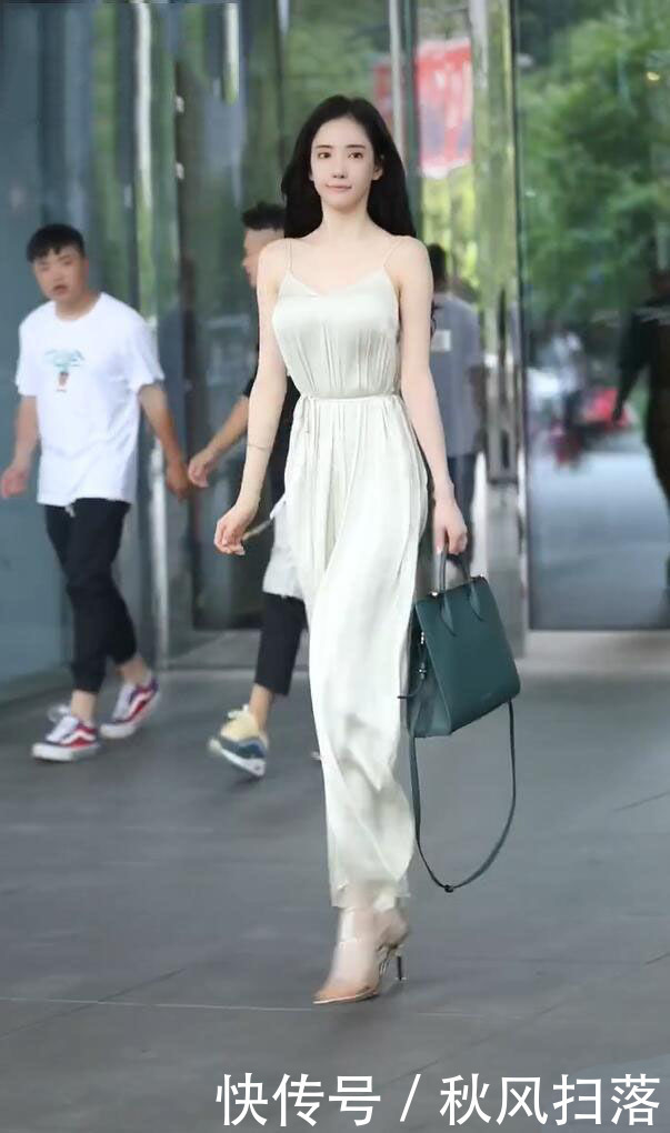 这件|实在不明白,这件“连体裤”到底怎么穿上去的