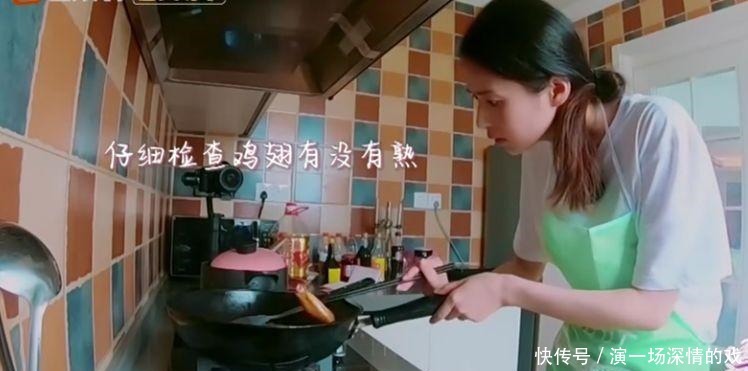 细节|颖儿做好饭之后抱着女儿，看婆婆和付辛博吃饭，细节暴露婆媳关系