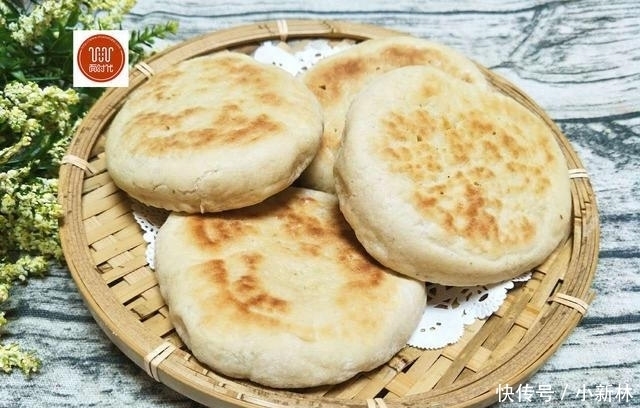 省油|发面烙饼,我有妙招,既省油又暄软,外酥里嫩凉了不会硬!