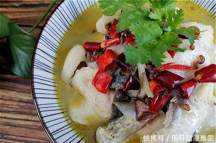 下锅|做酸菜鱼,鱼片下锅就碎大厨多加1步,鱼片久煮不碎,还更嫩