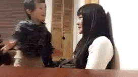 女神|搞笑GIF:美女,怎么可以这样,你可是我心中的女神啊