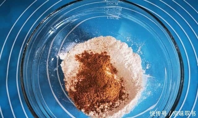  馒头|早餐饼的新方法比馒头软，比油条更健康。很简单。