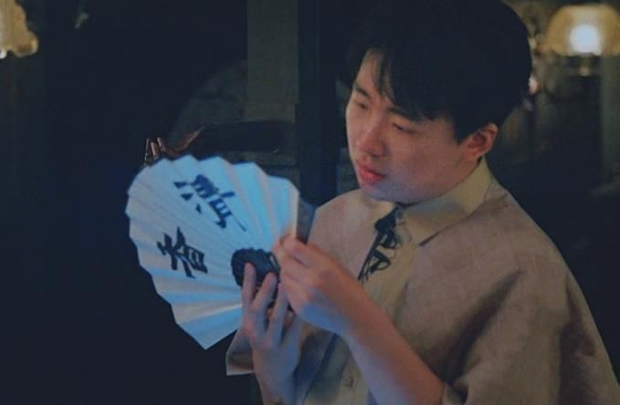别人|有一种“手势”叫杨幂拿扇子,别人都是握住扇柄她却不一样,白浅回来了