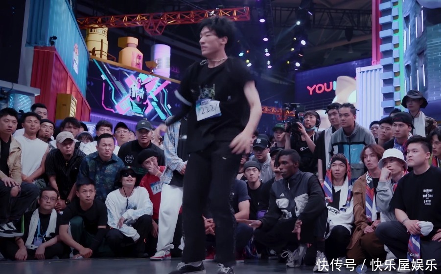 王一博团|与其说王嘉尔团队全员晋级,不如说只有4人晋级,江朝德“弃权”!