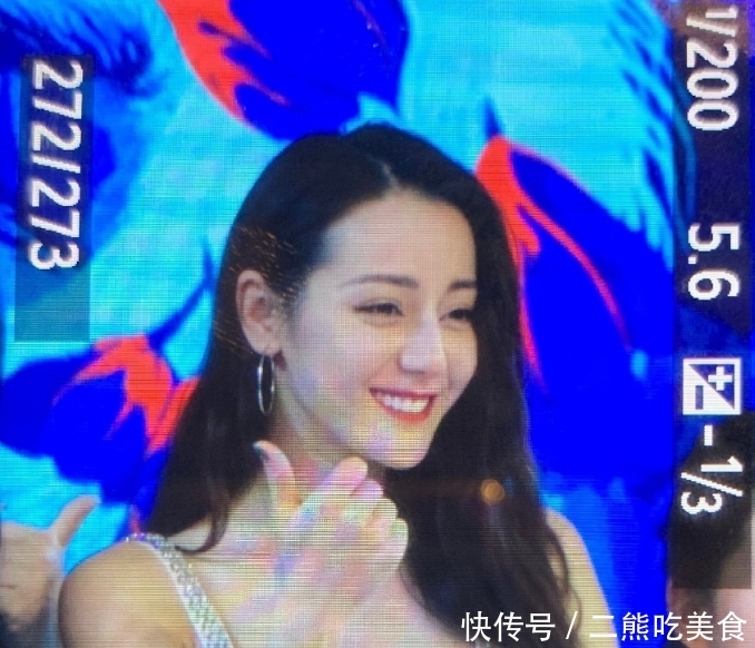  迪不修|为啥粉丝说热巴是“迪不修”？放大相机中的原始照片，全明白了