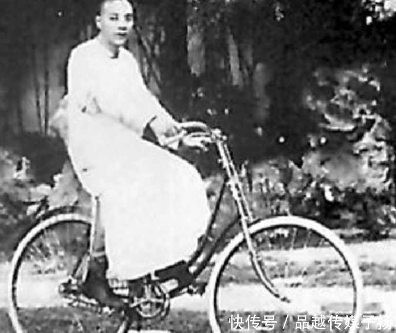 抢到|故宫里一场大火烧毁大量珍宝，百姓争先抢垃圾，真有人抢到了金子