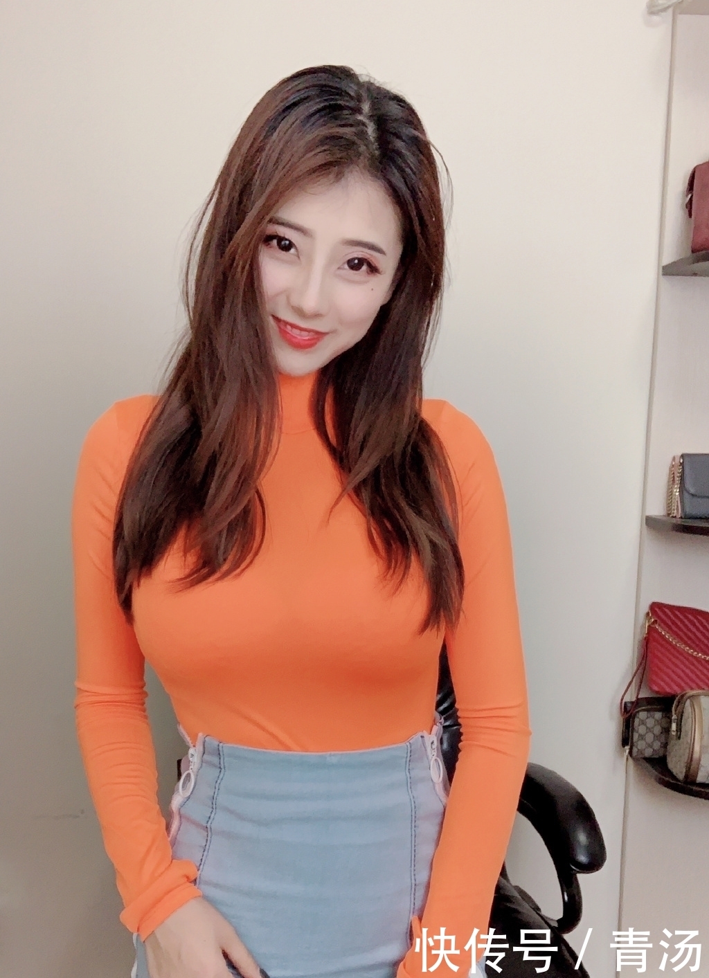  身材|街拍：小姐姐的身材曲线真好，长相也十分的迷人，很吸睛