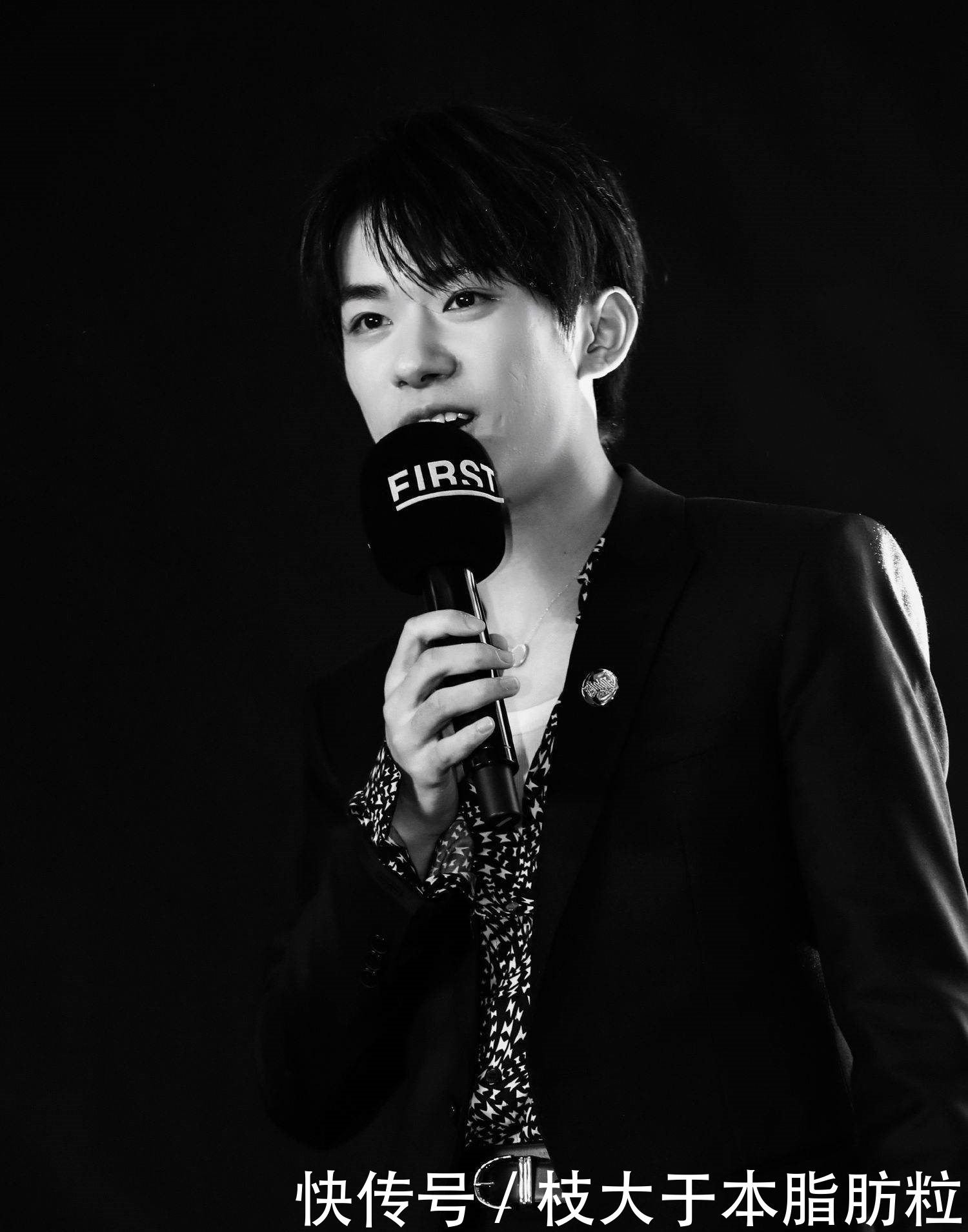 合集|易烊千玺魅力图照合集，翩翩贵公子温柔上线