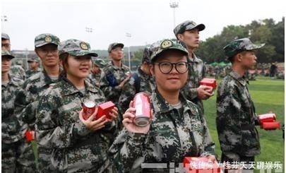 土木|478名新生收到“入校礼”：一杯专属定制可乐