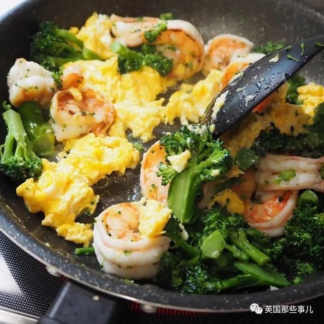  爸爸|霓虹爸爸热爱为家人制作美味菜肴，各种三明治光看着就超诱人