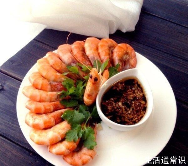 清甜|这是虾最简单的做法,用水煮2分钟就搞定,虾肉鲜嫩,味道清甜