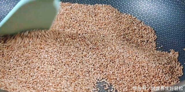 简单|芝麻酱怎么做,做法真简单,只需1斤白芝麻,做啥都好吃