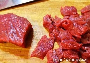 适量|用泡椒配上新鲜的牛肉，一份香、辣、嫩、酸的泡椒炒牛肉就成了！