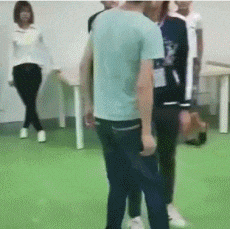 表演|搞笑GIF:看孩子们的表演,真是太有激情了!