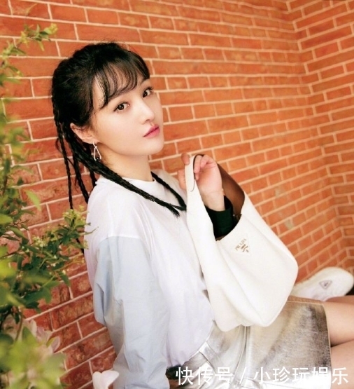 来看的话|郑爽录制新综艺手机掉湖里,看到第一秒反应:真的既心疼又好笑!