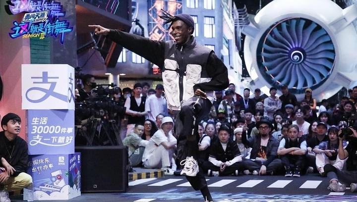  明星|各路明星集体为《这！就是街舞3》打CALL，优酷“综N代”破圈背后有何奥秘？