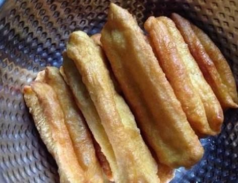 用筷子|老妈教我炸油条,不用泡打粉不用小苏打,蓬松酥脆,出锅吃好几根